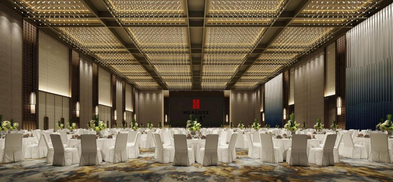 Hualuxe Kunshan Huaqiao By Ihg - F1 Racing Preferred Hotel Exterior photo