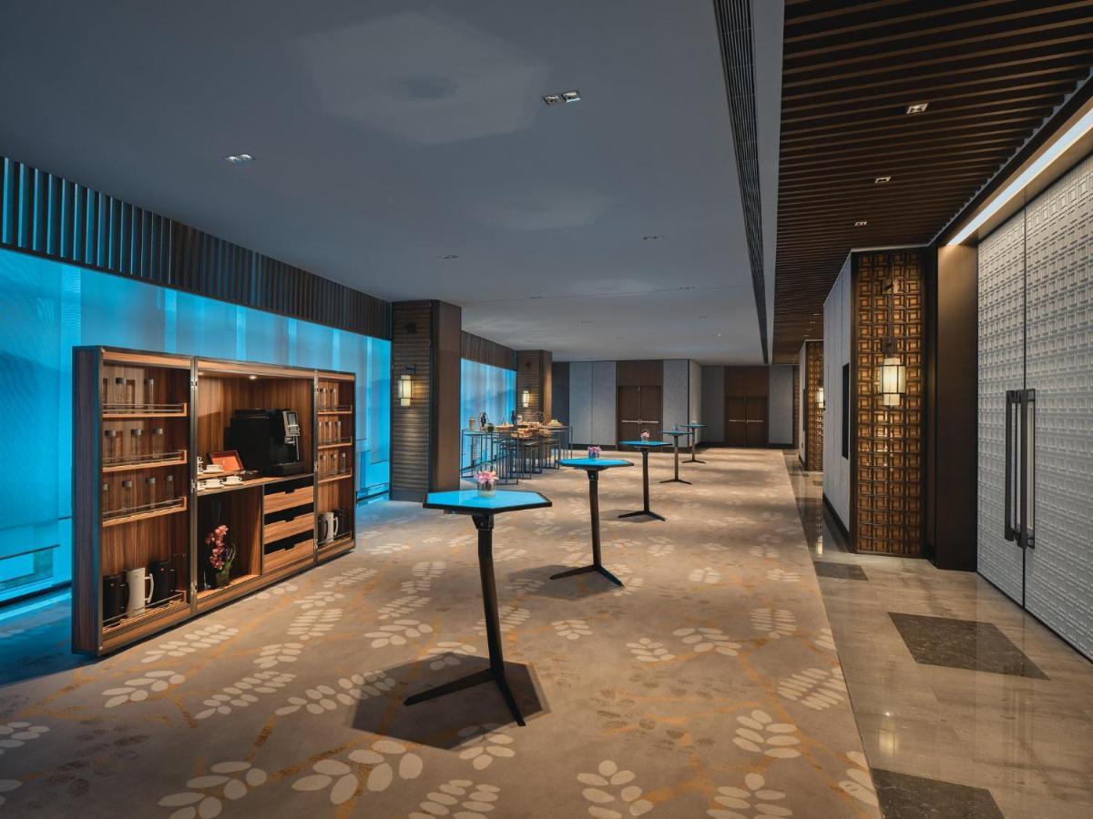 Hualuxe Kunshan Huaqiao By Ihg - F1 Racing Preferred Hotel Exterior photo