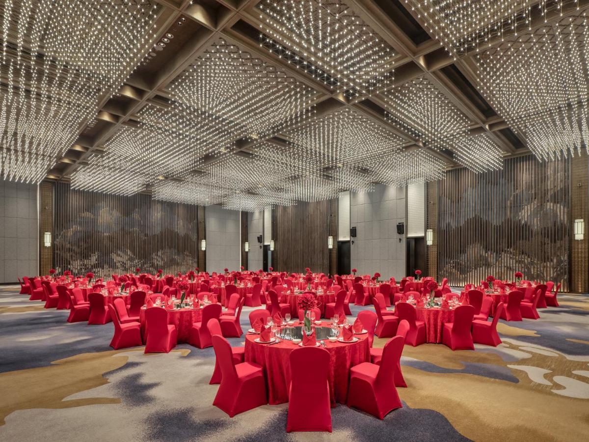 Hualuxe Kunshan Huaqiao By Ihg - F1 Racing Preferred Hotel Exterior photo