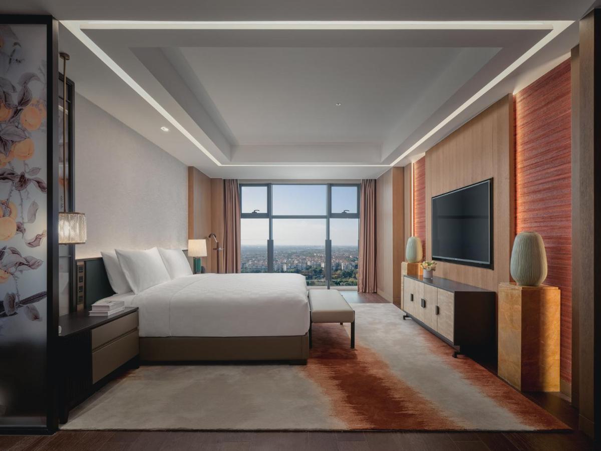 Hualuxe Kunshan Huaqiao By Ihg - F1 Racing Preferred Hotel Exterior photo