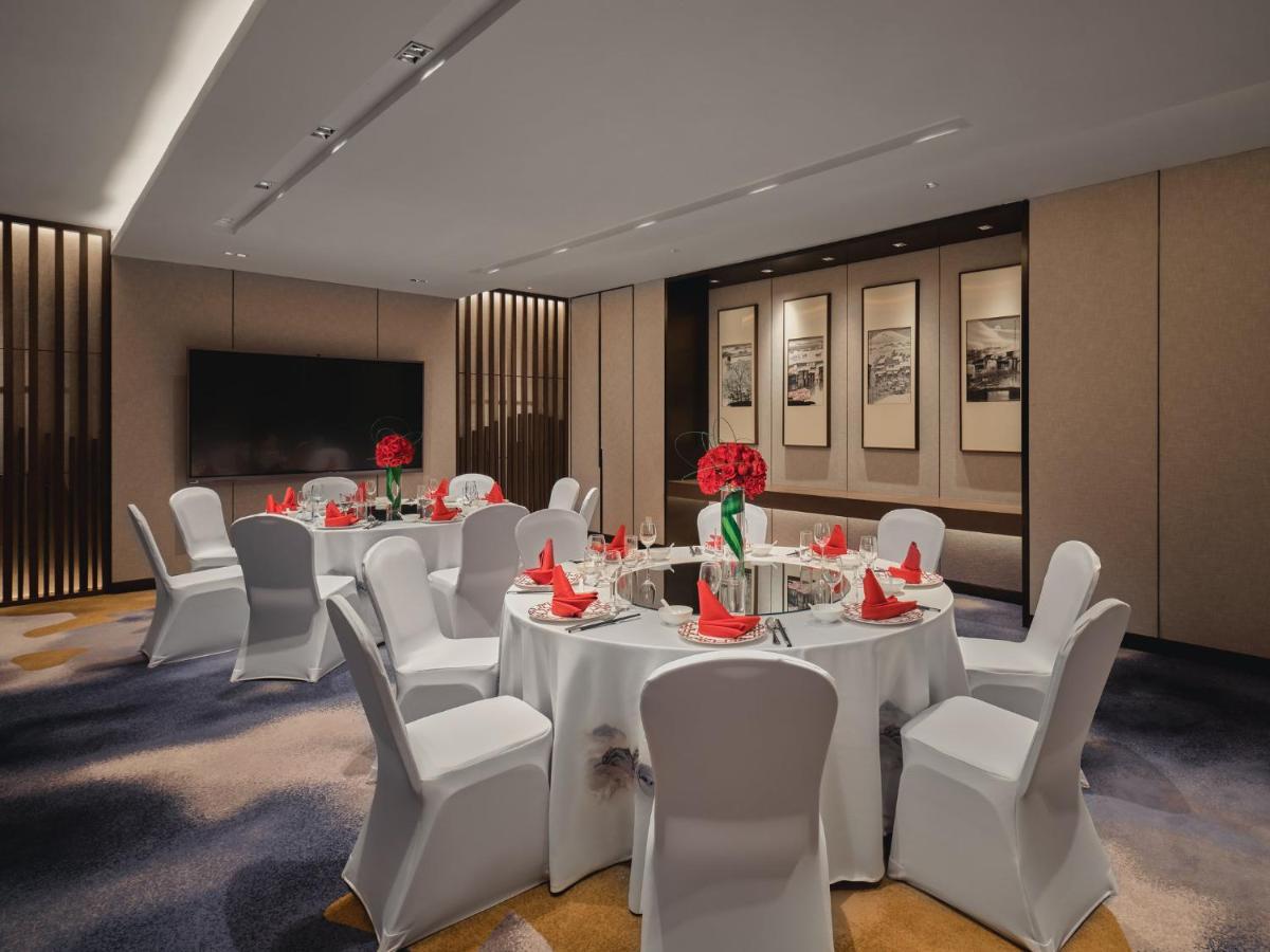 Hualuxe Kunshan Huaqiao By Ihg - F1 Racing Preferred Hotel Exterior photo