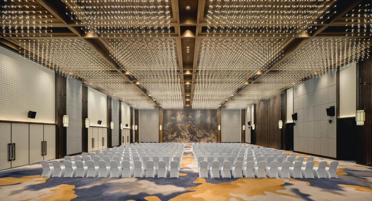 Hualuxe Kunshan Huaqiao By Ihg - F1 Racing Preferred Hotel Exterior photo