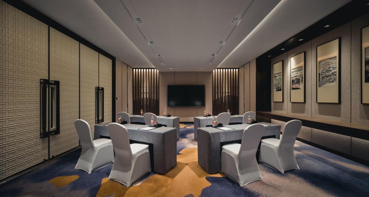 Hualuxe Kunshan Huaqiao By Ihg - F1 Racing Preferred Hotel Exterior photo