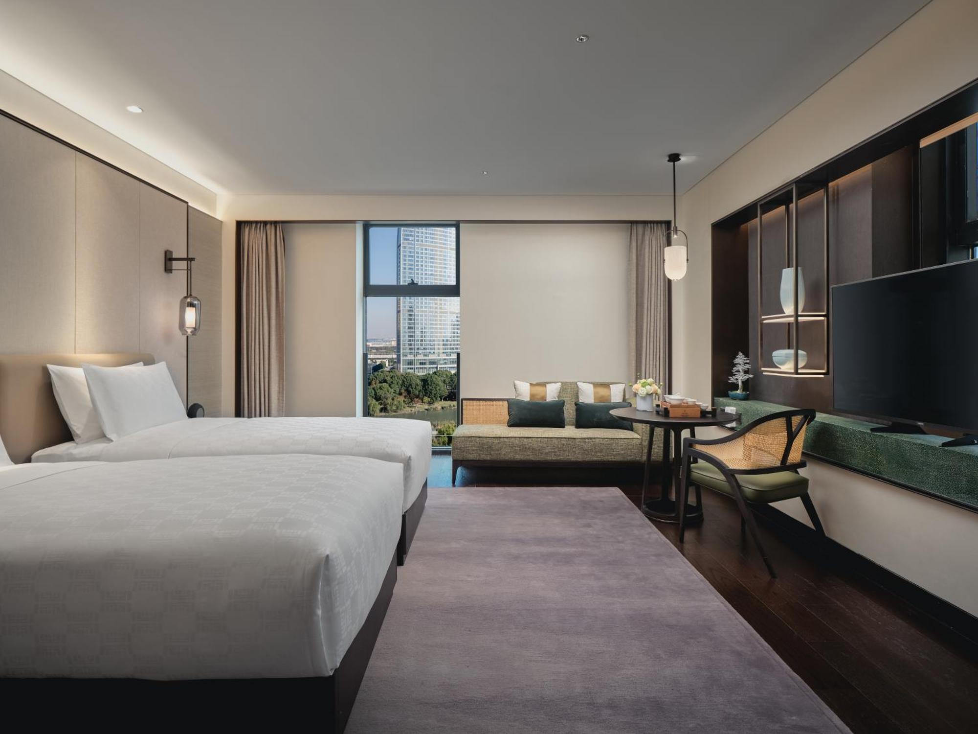 Hualuxe Kunshan Huaqiao By Ihg - F1 Racing Preferred Hotel Exterior photo