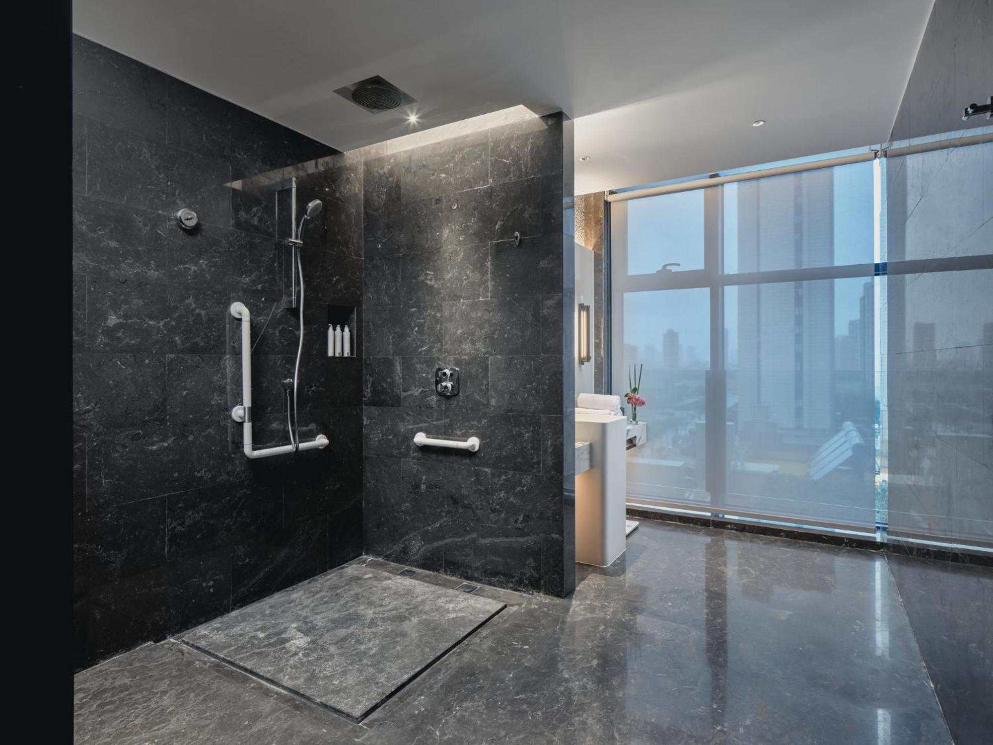 Hualuxe Kunshan Huaqiao By Ihg - F1 Racing Preferred Hotel Exterior photo